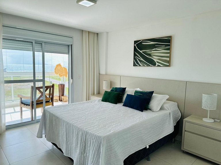 Apartamento com 3 suítes e vista mar em Palmas