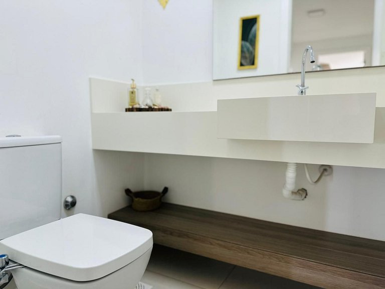 Apartamento com 3 suítes e vista mar em Palmas