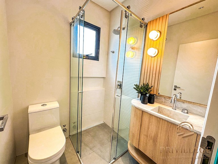 2 dormitórios em prédio Frente mar na Praia Grande