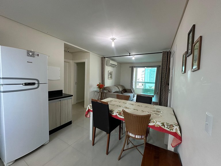 Apto moderno com vista para o mar e churrasqueira