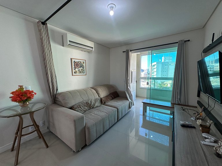 Apto moderno com vista para o mar e churrasqueira