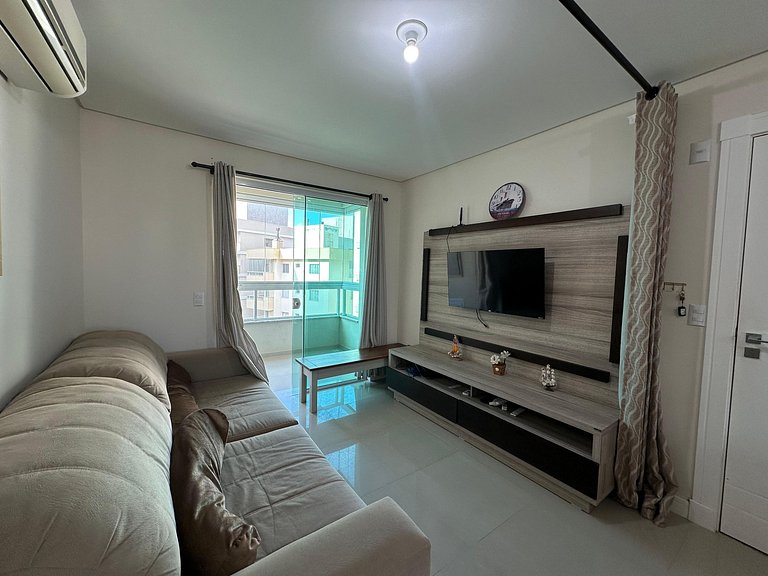 Apto moderno com vista para o mar e churrasqueira