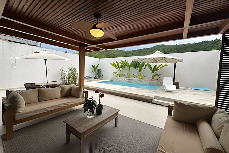 Casa com Piscina Privativa e  com Espaço Gourmet