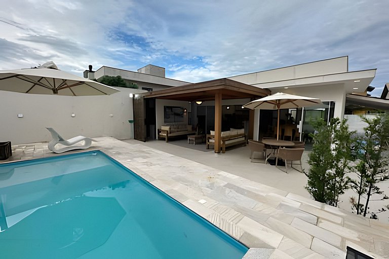 Casa com Piscina Privativa e  com Espaço Gourmet