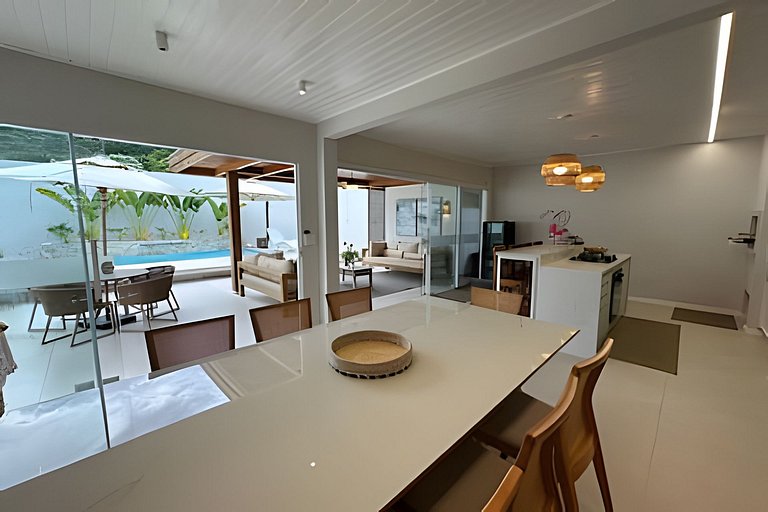 Casa com Piscina Privativa e  com Espaço Gourmet