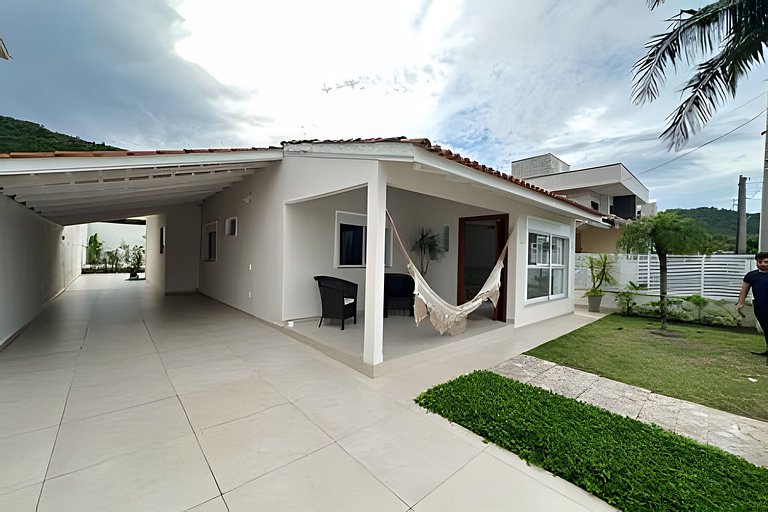 Casa com Piscina Privativa e  com Espaço Gourmet