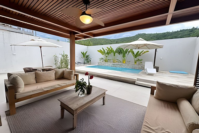 Casa com Piscina Privativa e  com Espaço Gourmet