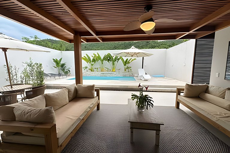 Casa com Piscina Privativa e  com Espaço Gourmet