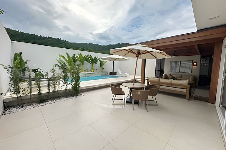 Casa com Piscina Privativa e  com Espaço Gourmet