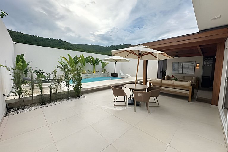 Casa com Piscina Privativa e  com Espaço Gourmet
