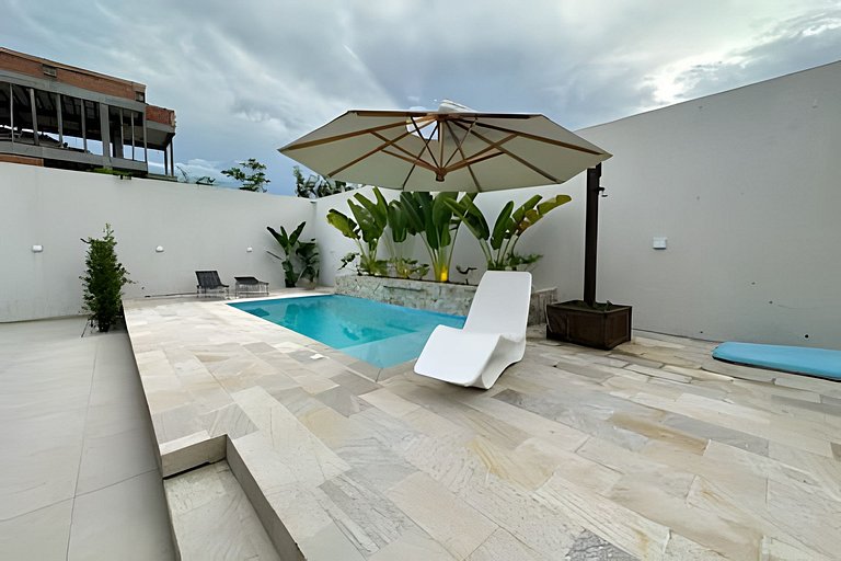 Casa com Piscina Privativa e  com Espaço Gourmet