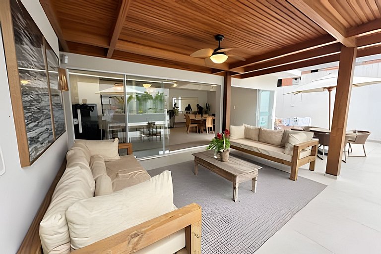 Casa com Piscina Privativa e  com Espaço Gourmet