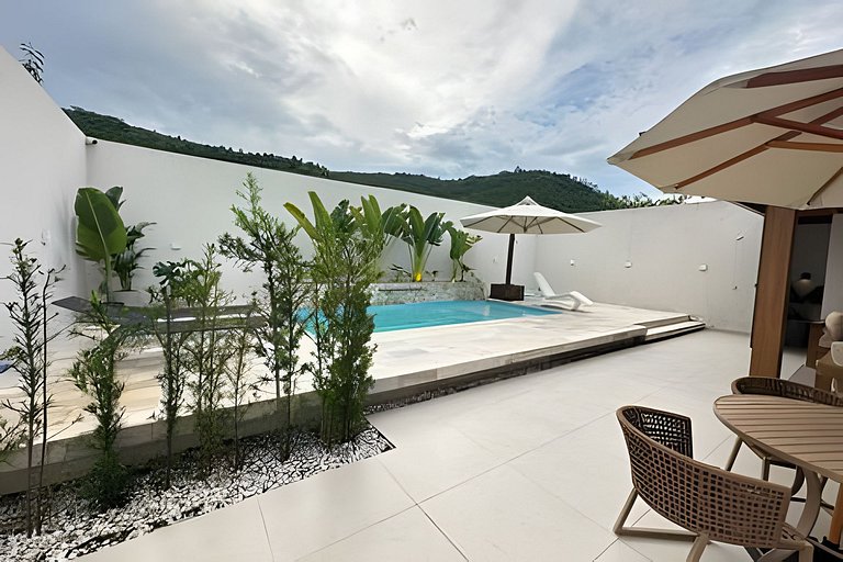 Casa com Piscina Privativa e  com Espaço Gourmet